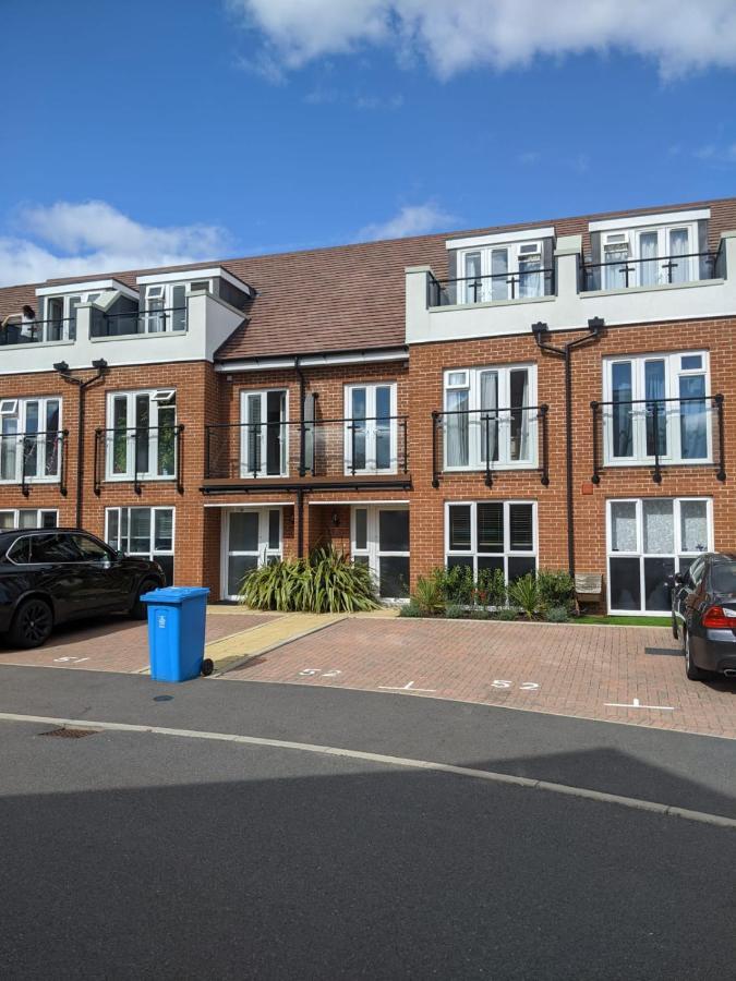 Modern Townhouse - Sleeps Up To 6 Apartment Maidenhead Exterior photo